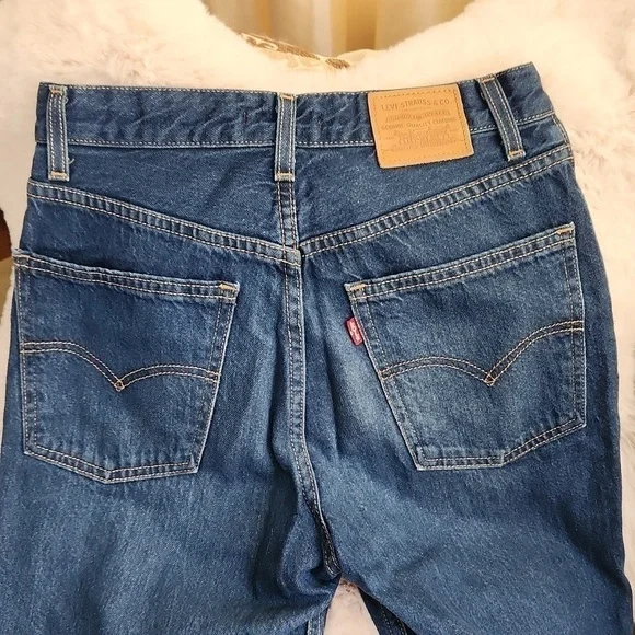 EUC Levi Dark Blue High Rise Straight Jeans-Size 27 Waist​​​​​​​​ - Picture 4 of 5